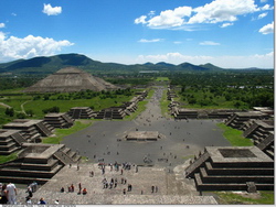 Pyramide de Teotihuacan (Mexique)